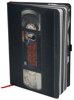 Stranger Things - VHS - Premium Notizbuch - Bureau- & Schrijfgerei - Unisex - zwart wit