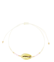 Armbandje met gouden schelp
